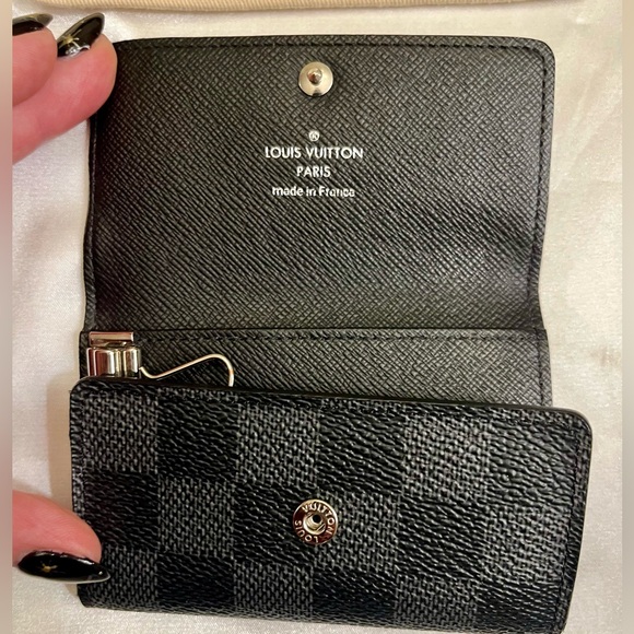 Louis Vuitton Damier Graphite 6 Key Holder - Picture 9 of 12